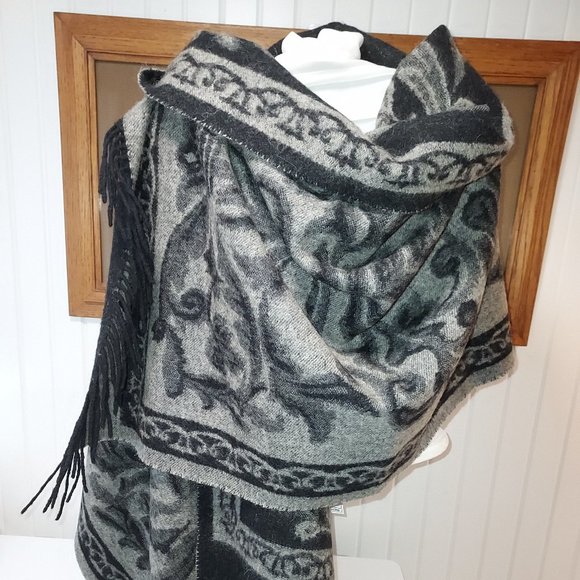 Black and Grey Soft 100% cashmere shawl - Picture 7 of 9